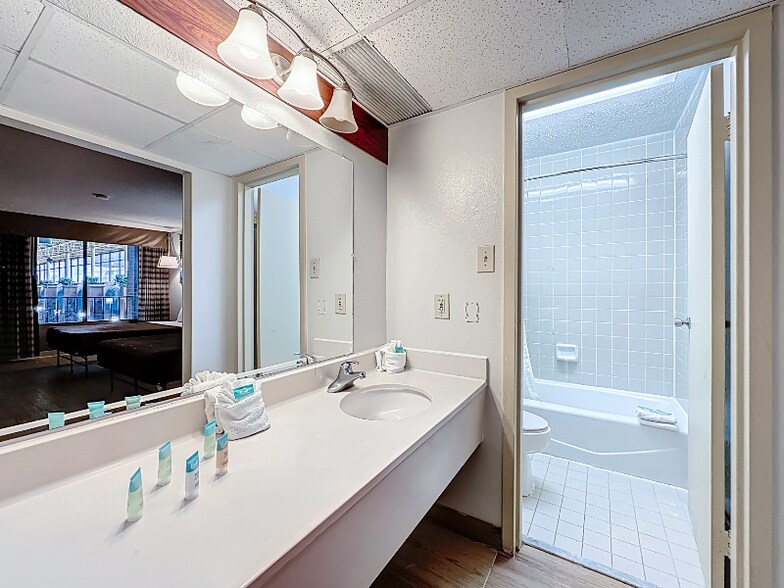 Building Photo - 910 Suemac Rd