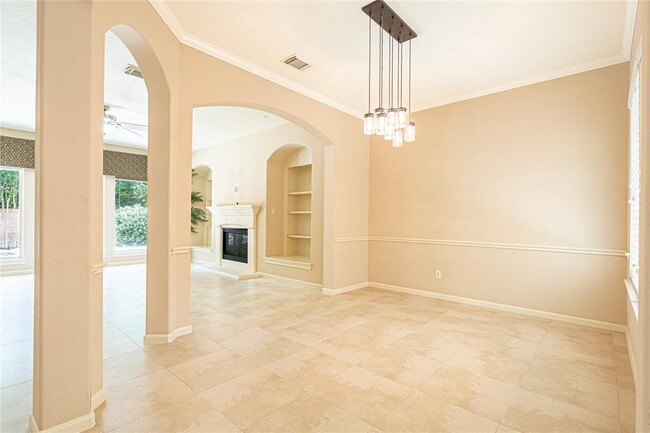 Building Photo - 2418 Hendricks Lakes Dr