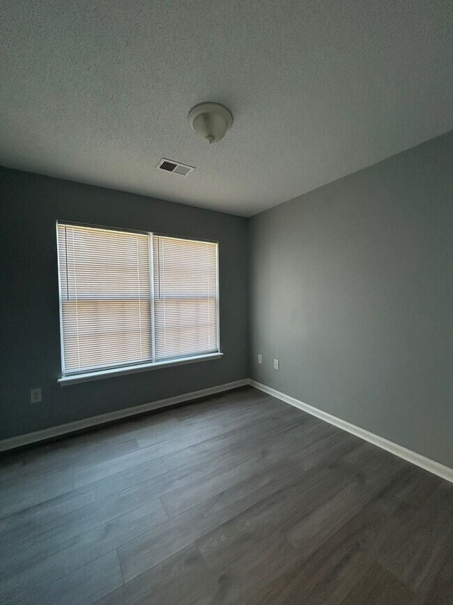 Building Photo - Charming 3BR /2BA  Home with many upgrades in North Charleston