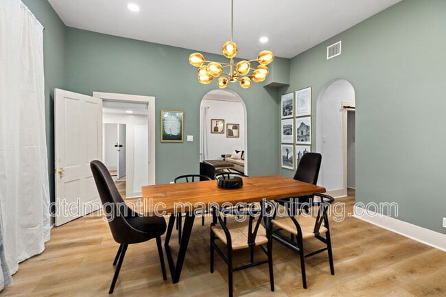 Building Photo - 110 E Craig Pl