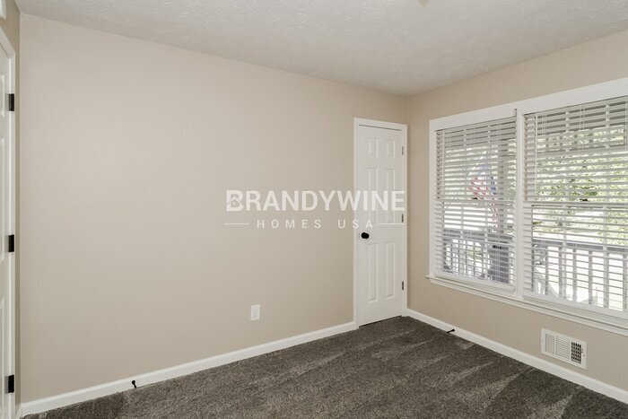 Building Photo - 12 Sherwood Forest Dr