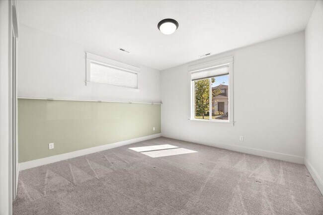 Building Photo - Amazing Neighborhood 2 Bed 2 Bath Plus Office