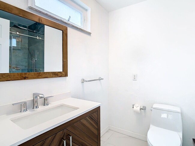 Building Photo - Stunning Rental Pool House in South St. Pe...
