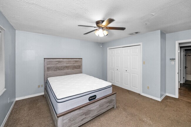 Building Photo - 115 Donna Cir
