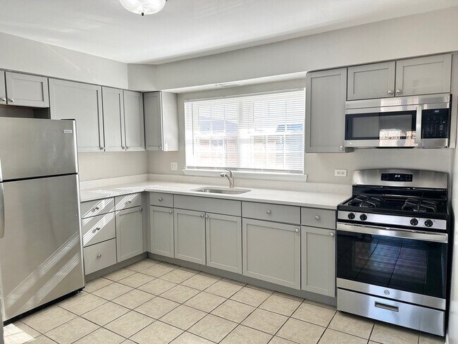 Building Photo - 9203 Monroe Ave