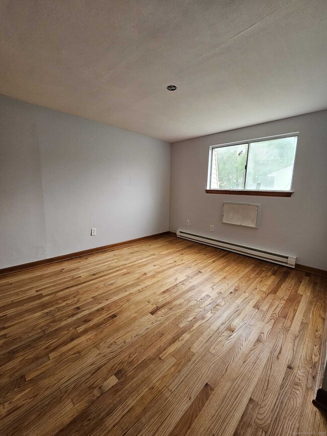 Building Photo - 387 Bucks Hl Rd