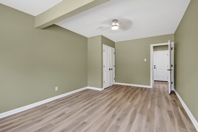 Building Photo - 6 Dee Dee Cir