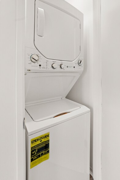 Building Photo - 1399 S State St