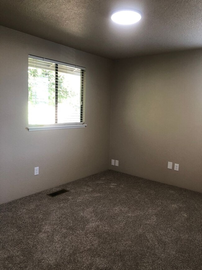 Building Photo - 3 Bed / 2 Bath Home with RV Parking in Eag...
