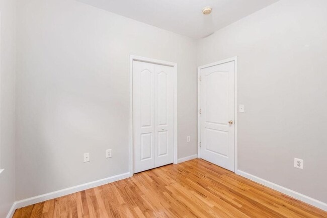 Building Photo - 43 Manhattan Ave