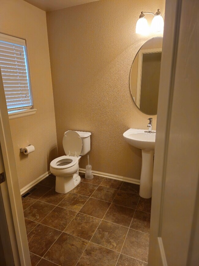 Building Photo - 2013 Squawbush Ridge Grv