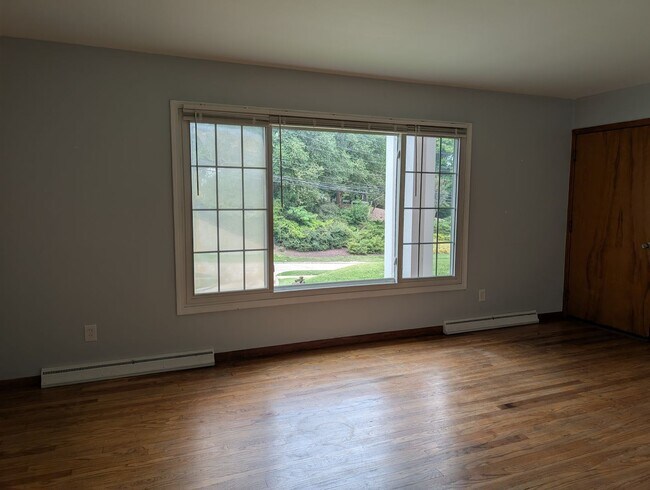 Building Photo - 8983 Highland Dr