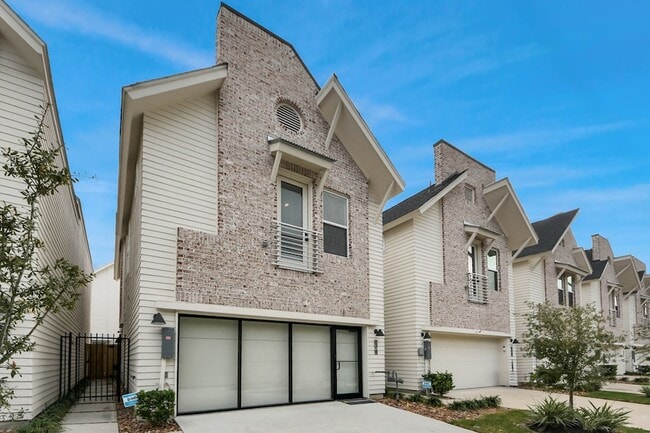 Building Photo - 879 Rachel St