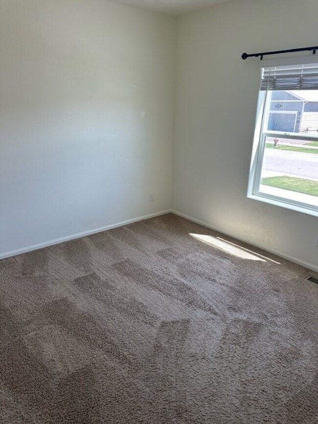 Building Photo - New 3 bedroom, 2 bath ranch style home in ...