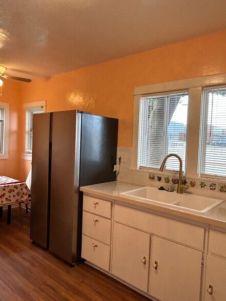 Building Photo - 515 N Garfield Ave