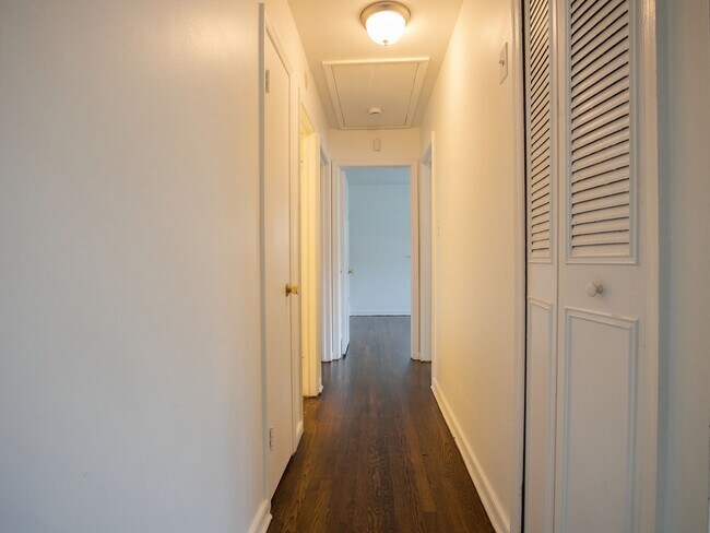 Building Photo - Charming 3BR Brick Ranch