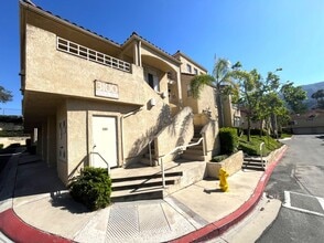 Building Photo - 2 bed, 2 bath located in Corona, CA!
