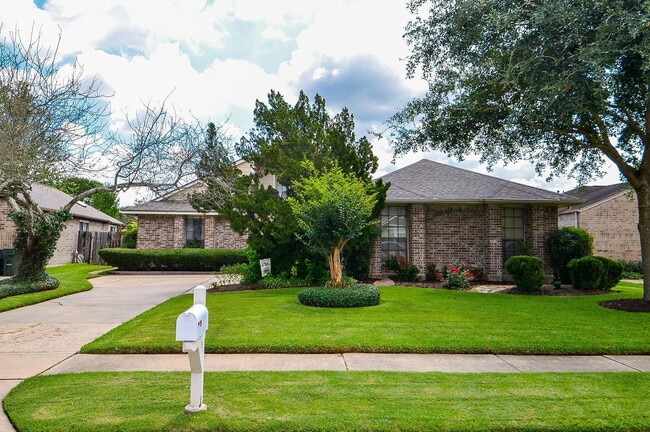 Building Photo - Echo Ridge, Sugar Land, TX 77478 - 3 BR 2 BA single-family home