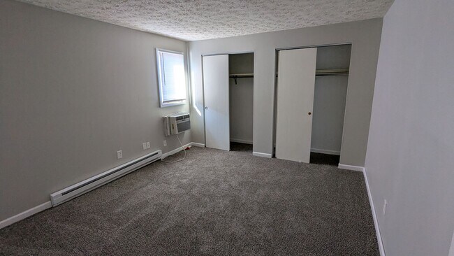 Building Photo - MN Cedar Village (857)