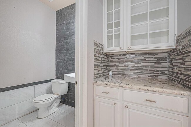 Building Photo - 7407 Golden Star Dr