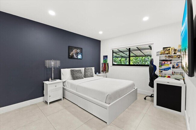 Building Photo - 1049 W Palmetto Park Rd