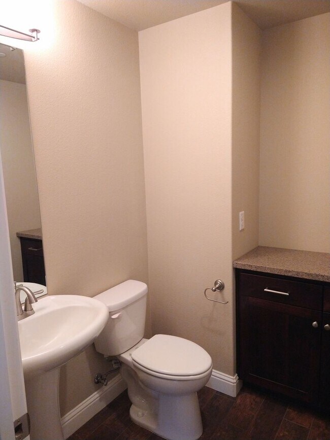 Building Photo - Stunning Luxury Townhome – 3 Bedroom, 2.5 Bath – Modern Comfort & Style