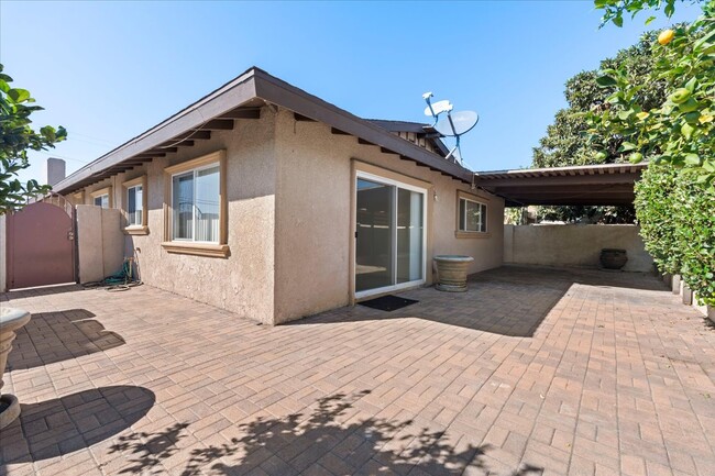 Building Photo - 205 E Javelin St