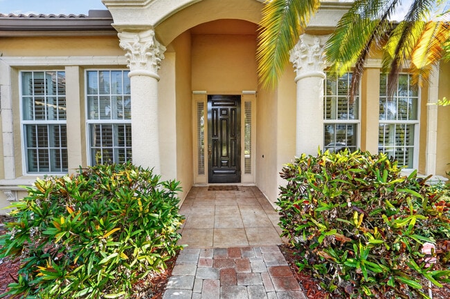 Building Photo - 854 SW St Tropez Ct