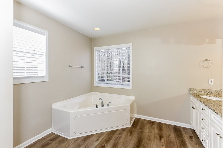 Building Photo - 185 Overlook Dr