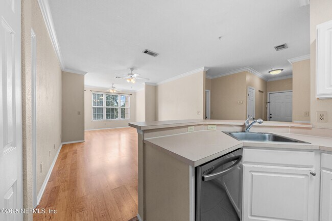 Building Photo - 13810 Sutton Park Dr N