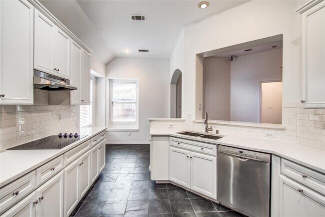 Building Photo - 6333 Westblanc Dr