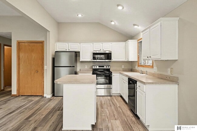 Building Photo - 15613 Timberlane Dr