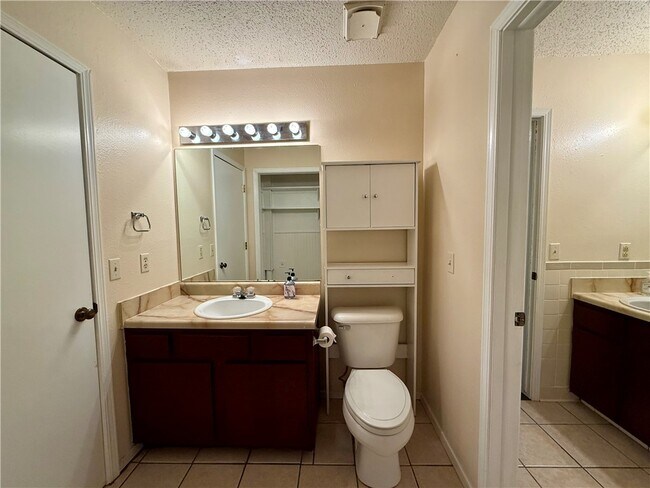 Building Photo - 930 N Century Dr