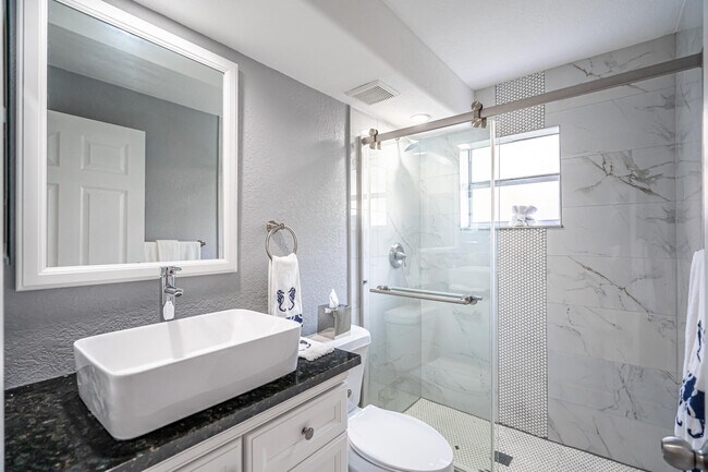 Building Photo - 244 Normandy Ln
