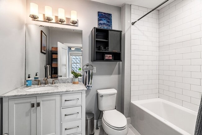 Building Photo - 87 Condor St