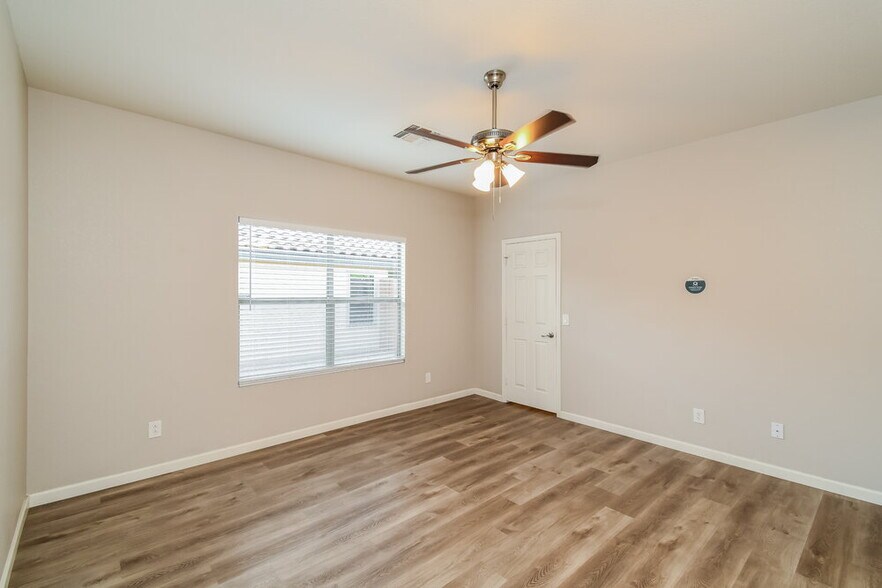 Building Photo - 10434 E Azalea Ave