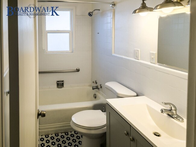 Building Photo - 1748 S Main St