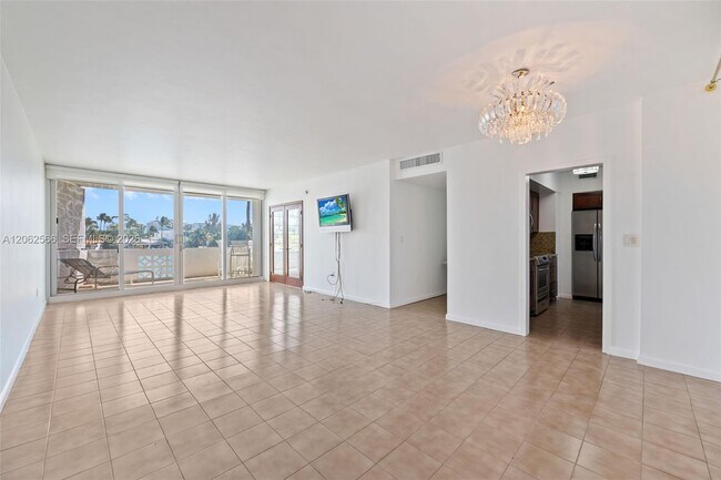 Building Photo - 9101 E Bay Harbor Dr