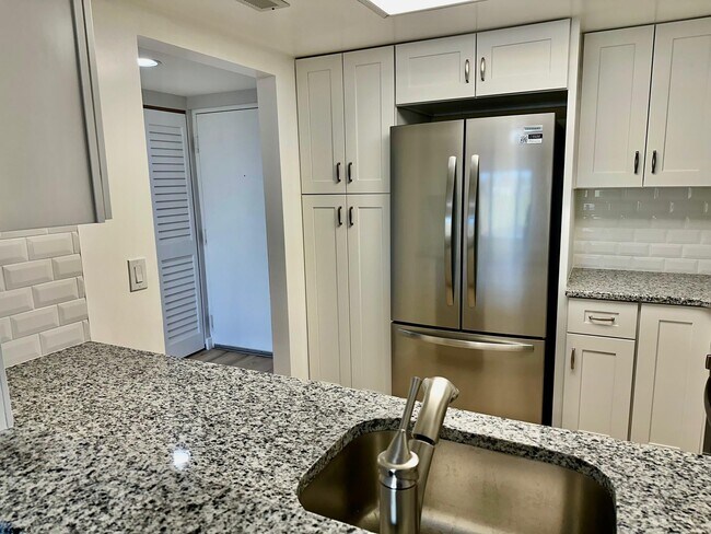 Building Photo - 1108 Dolphin Ave