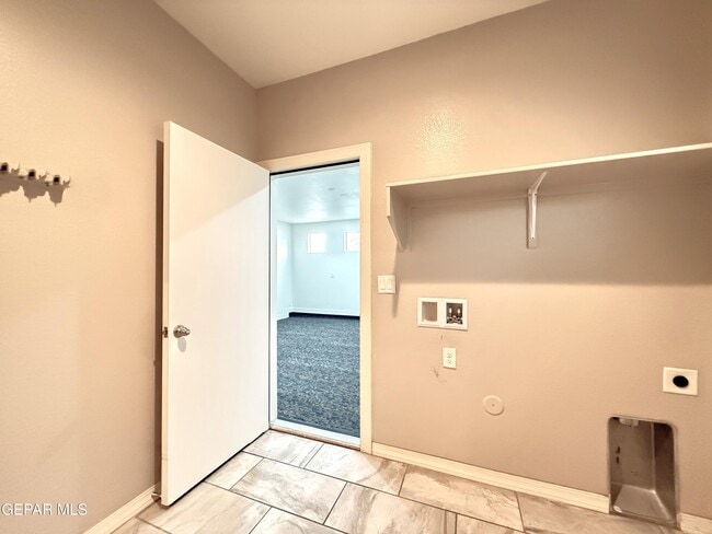 Building Photo - 1028 Flyer Pl