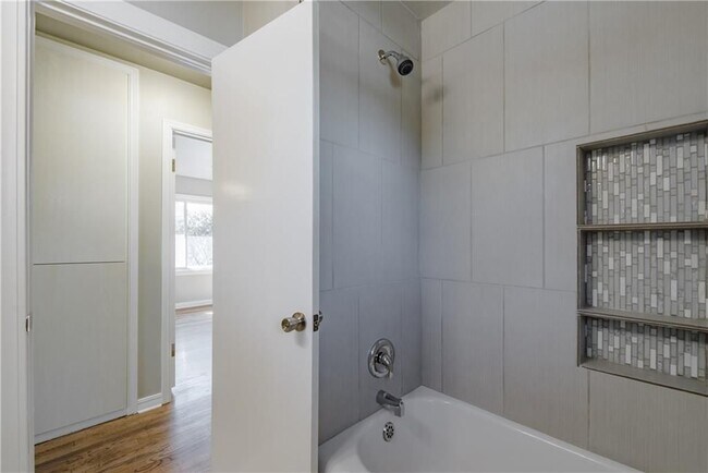 Building Photo - 4713 N Harvey Pkwy