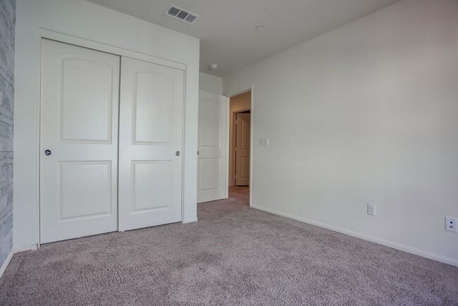 Building Photo - Beautiful 4 Bedroom Townhome! Built in 202...