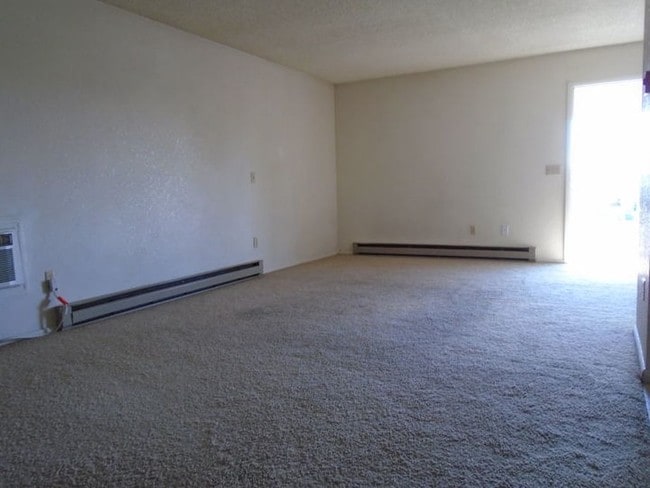 Building Photo - 44 6th St W