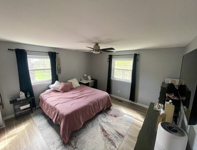 Building Photo - 7010 Carriage Hill Dr