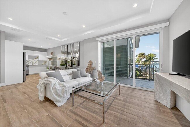 Building Photo - 41 SW Seminole St