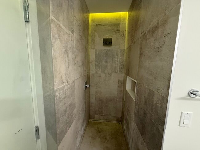 Building Photo - 3462 N Lincoln Ave