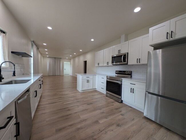 Building Photo - Adorable Four Bedroom w/ Fenced Yard Avail...