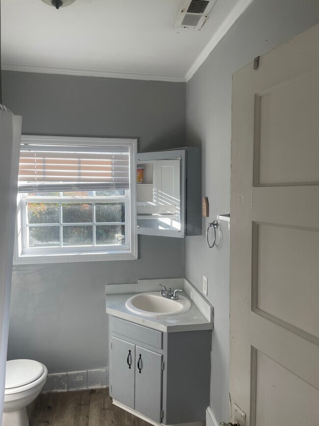 Building Photo - 1601 S 41st St