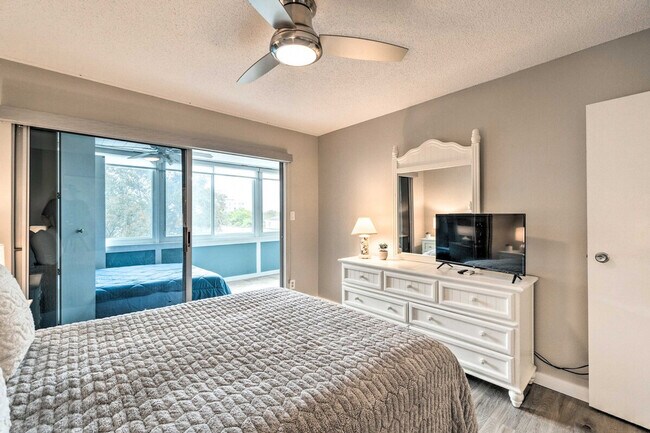 Building Photo - 1037 W Peppertree Dr