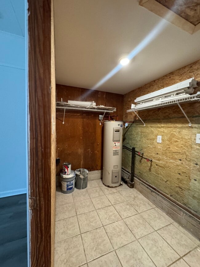 Building Photo - 1905 Charlton Dr